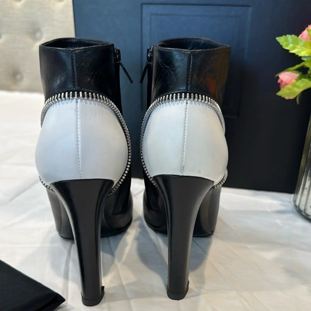 Saint Laurent Black and White Ankle Boots - Picture 5 of 16